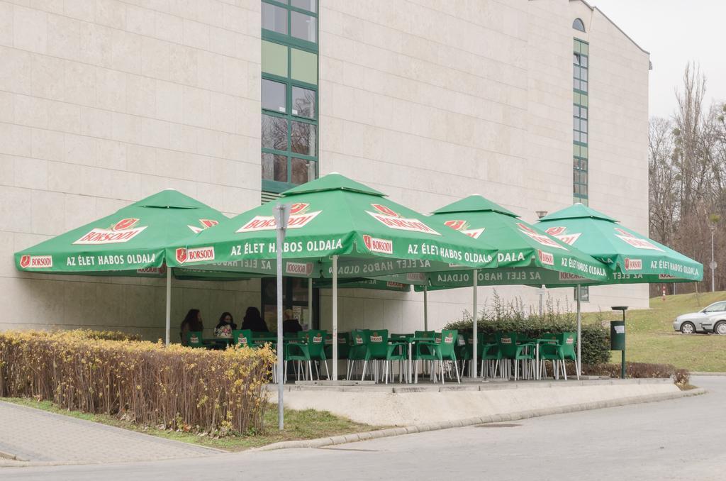 Uni-Hotel Diakotthon Mişcolţ Exterior foto